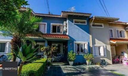 Casa sobrado em condomínio fechado na Vila Nova de 3 dormitórios e 2 vagas