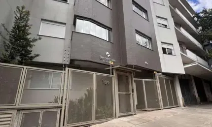Apartamento com 2 dormitórios, sendo 1 suíte, 1 vaga, no bairro Floresta, em Por