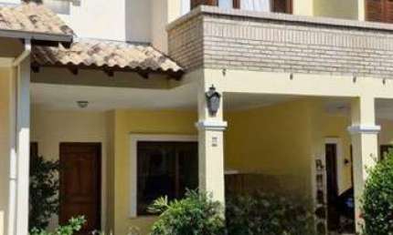 Sobrado com três dormitórios no Condoínio Residência Jardim Verde Ipanema.