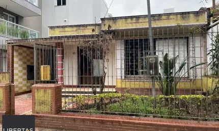 Casa com 2 quartos à venda na Rua Grão Pará, 35, Menino Deus, Porto Alegre