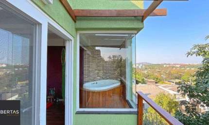 Excelente casa 03 dormitórios sendo 01 suíte com jacuzzi, 03 banheiros,  03 vaga
