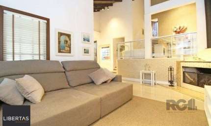 Casa 245m² - 3 dormitórios, 4 vagas no bairro Cavalhada