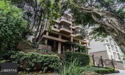 Apartamento de três quartos, suíte e duas vagas de garagem no bairro Mont Serrat