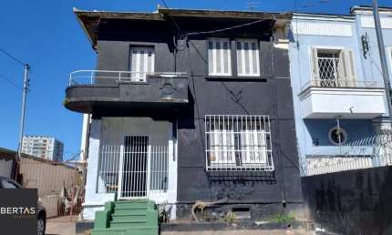 Casa para Venda - 200m², 5 dormitórios, 2 vagas - Azenha
