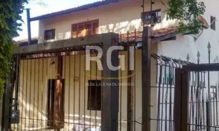 Casa para Venda - 200m², 4 dormitórios, sendo 1 suites, 3 vagas - Sarandí