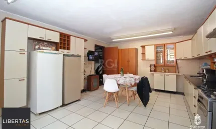 Casa para Venda - 526.64m², 4 dormitórios, sendo 2 suites, 4 vagas - Teresópolis