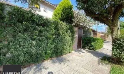Casa 3 dormitórios a uma quadra da avenida teresópolis e cinco minutos do bourbo