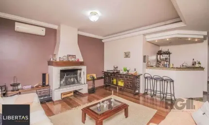 Casa de 329m² - 4 dormitórios, 1 suíte, 6 vagas no bairro vila jardim