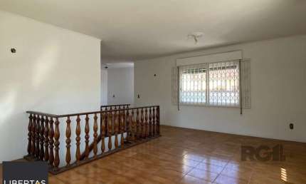 CASA COM 5 DORMITÓRIOS, ESPAÇO PARA FESTAS E PEÇAS AMPLAS PRÓXIMO AO IGUATEMI
