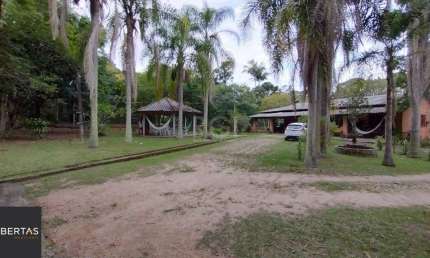 Sitio à venda no Lami, com 2 casas térreas, com 4 quartos cada uma