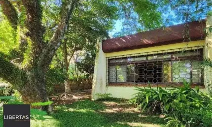 Casa à venda no bairro menino deus em porto alegre. com 160m² de área privativa