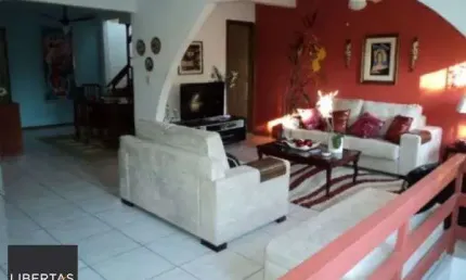 Casa para Venda - 450m², 3 dormitórios, 1 vaga - Floresta