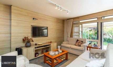 Casa para Venda - 235m², 4 dormitórios, sendo 1 suites, 2 vagas - Azenha