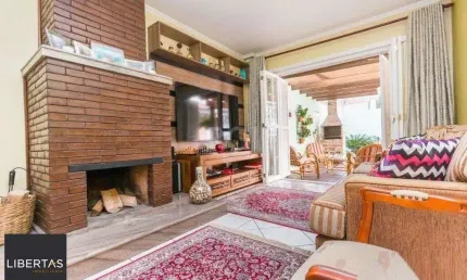 Casa para venda - 258m², 3 dormitórios, sendo 1 suites, 4 vagas - teresópolis