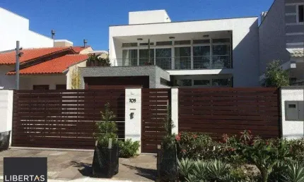 Casa para Venda - 260m², 3 dormitórios, sendo 2 suites, 4 vagas - Hípica