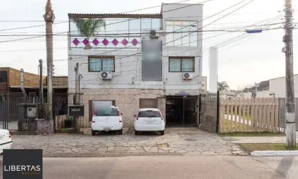 Sobrado para Venda - 300m², 3 dormitórios, sendo 1 suites, 3 vagas - Cavalhada