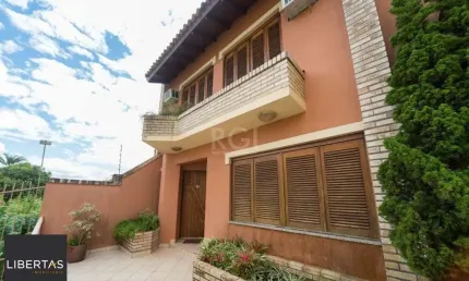 Casa Condominio para Venda - 240m², 3 dormitórios, sendo 1 suites, 3 vagas - Tri