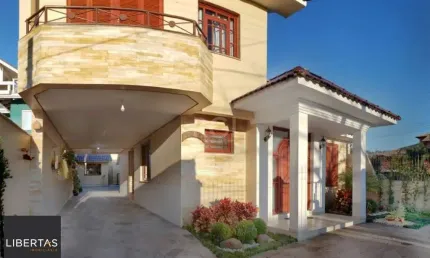 Casa para Venda - 293.76m², 3 dormitórios, sendo 1 suites, 6 vagas - Guarujá