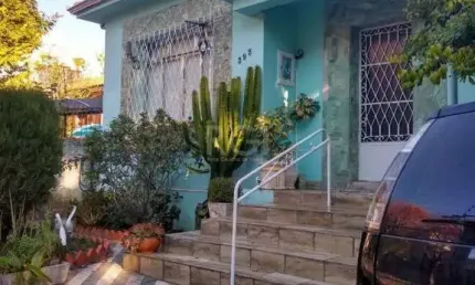 Casa para Venda - 165m², 2 dormitórios, 4 vagas - Menino Deus
