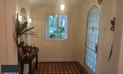 Casa para Venda - 205m², 3 dormitórios, sendo 1 suites, 2 vagas - Santo Antonio