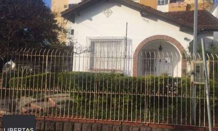 Casa para Venda - 200m², 4 dormitórios, 4 vagas - Glória
