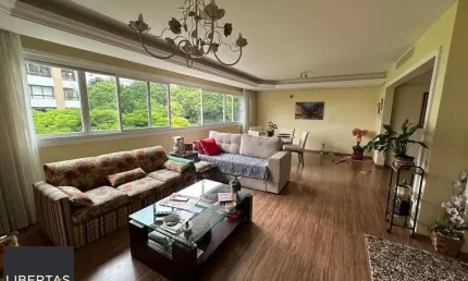 Vende-se amplo apartamento 3 quartos com suíte, 2 vagas - 153m² - Bom Fim