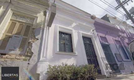 Excelente casa de 116m² com  2 dormitórios no bairro Cidade Baixa.