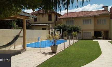 Casa para Venda - 300m², 4 dormitórios, sendo 2 suites, 4 vagas - Medianeira