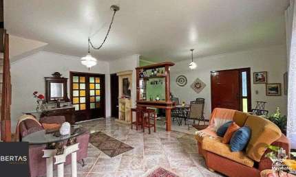 Casa com 3 dormitórios no bairro Jardim Itu, Porto Alegre