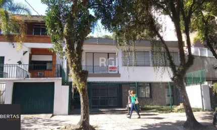 Casa para Venda - 363m², 3 dormitórios, sendo 1 suites, 2 vagas - São João