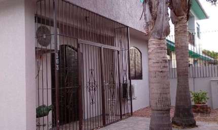 Casa térrea, 3 dormitórios, 1 suíte, living para 2 ambientes, cozinha, pátio, 2