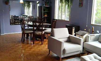 Apartamento com 2 dormitórios e 1 vaga de garagem no Bairro Floresta.