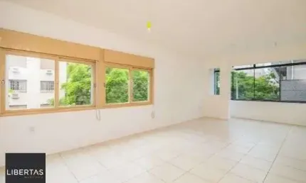 Apartamento com 3 quartos em prédio com elevador no Bairro Cidade Baixa