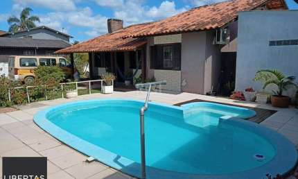 Casa 3 dormitórios, sendo 1 suites, 9 vagas - bairro Ponta Grossa Porto Alegre R