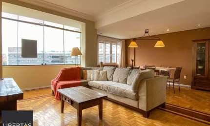Apartamento 2 dormitórios, com linda vista, em frente ao Hospital de Clínicas