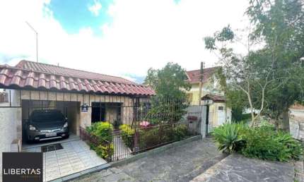 Casa semi mobiliada com 3 dormitórios no Bairro Jardim Floresta