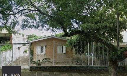 Casa de alvenaria, 03 dormitórios próximo a Av. Teresópolis