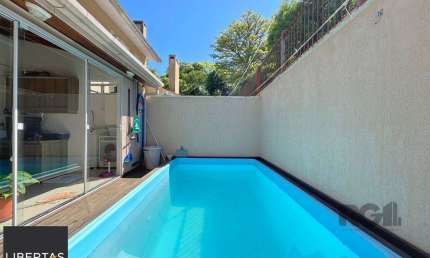 Casa com 134m², 3 dormitórios, sendo 1 suíte, 2 vagas em condomínio fechado