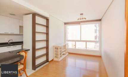 Apartamento com 1 dormitório e 1 vaga de garagem no Bairro petrópolis