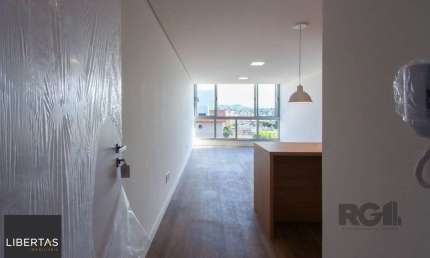 Apartamento em Porto Alegre no Bairro Petrópolis, de 2 quartos, semi mobiliado.