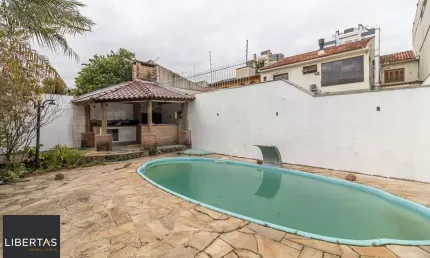 Casa no bairro Jardim Planalto de 3 dormitórios e 3 vagas