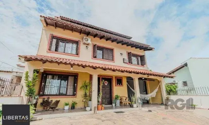 Casa com 234m², 3 dormitórios, 3 vagas no bairro partenon