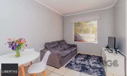 Casa com 99,73m², 2 dormitórios, 2 vagas no bairro Floresta