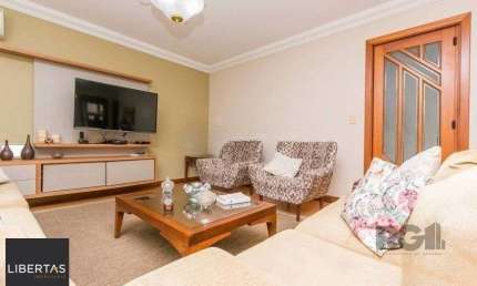 Casa de 380m² - 4 dormitórios, 2 suítes, 4 vagas no bairro Bom Jesus