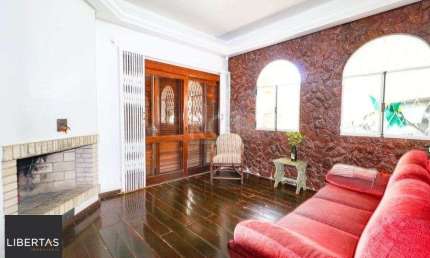 Venda Padrão - Porto Alegre - Casa com  5 dormitórios, suíte,  piscina, lareira,