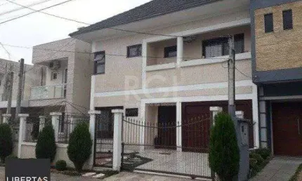 Casa para Venda - 272m², 3 dormitórios, sendo 1 suítes, 2 vagas - Hípica