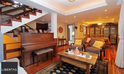 Casa de 275m² - 3 dormitórios e 3 vagas no bairro Coronel Aparício Borges