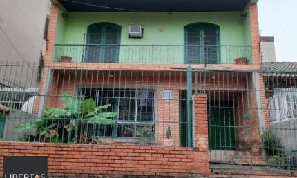 Casa de 130m² com 3 dormitórios no bairro Jardim Botânico.