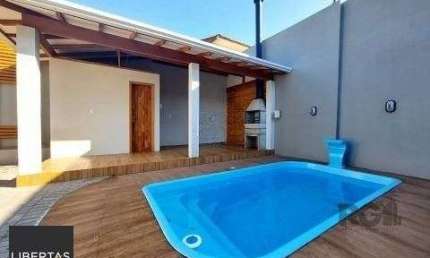 Excelente casa de 85m² com 2 dormitórios, piscina e 6 vagas.