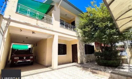 Excelente casa de 230m² com 4 dormitórios e 3 vagas.